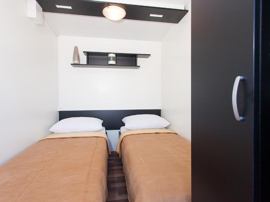 Camping Adria Mobile Homes In Camping Kastanija Novigrad Istria Rom bilde