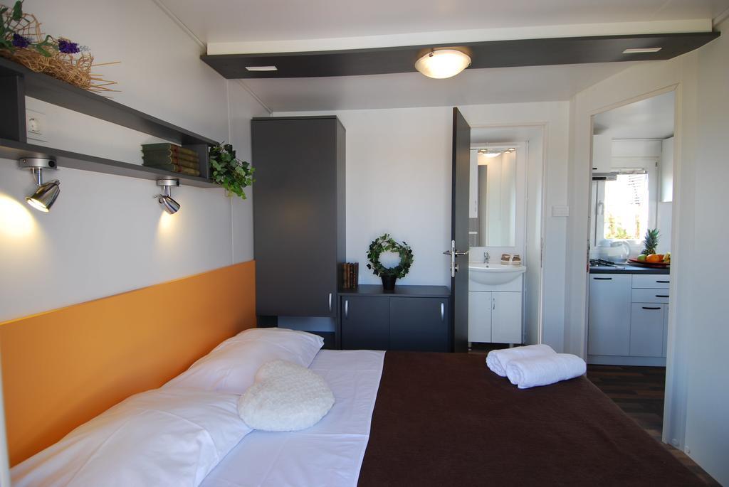 Camping Adria Mobile Homes In Camping Kastanija Novigrad Istria Eksteriør bilde