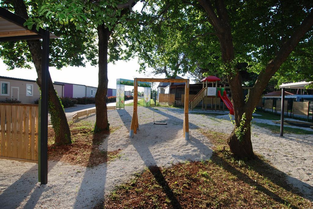 Camping Adria Mobile Homes In Camping Kastanija Novigrad Istria Eksteriør bilde