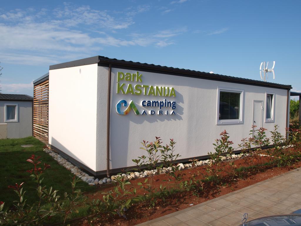 Camping Adria Mobile Homes In Camping Kastanija Novigrad Istria Eksteriør bilde