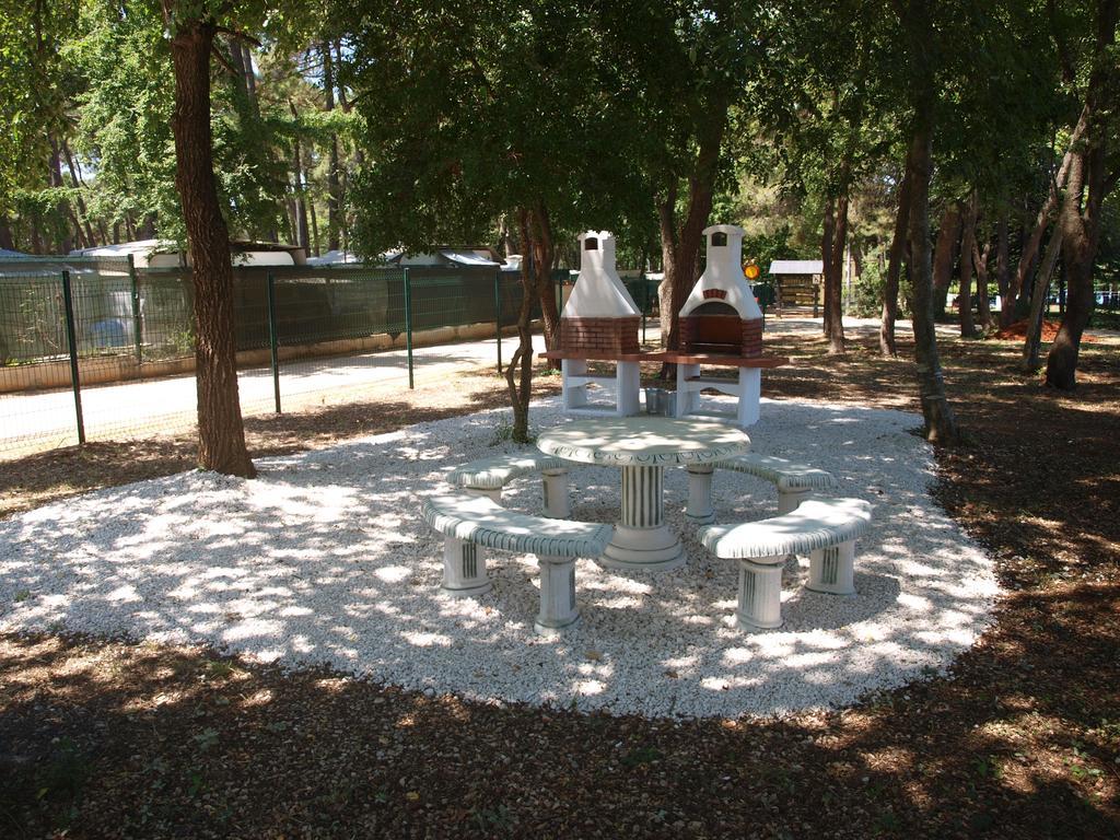 Camping Adria Mobile Homes In Camping Kastanija Novigrad Istria Eksteriør bilde