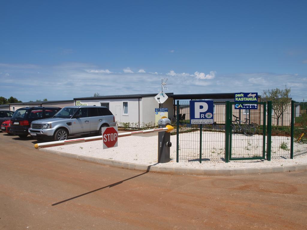 Camping Adria Mobile Homes In Camping Kastanija Novigrad Istria Eksteriør bilde
